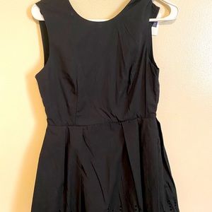 Black sleeveless gap dress